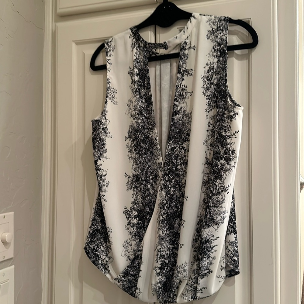 Black and white sleeveless and backless top